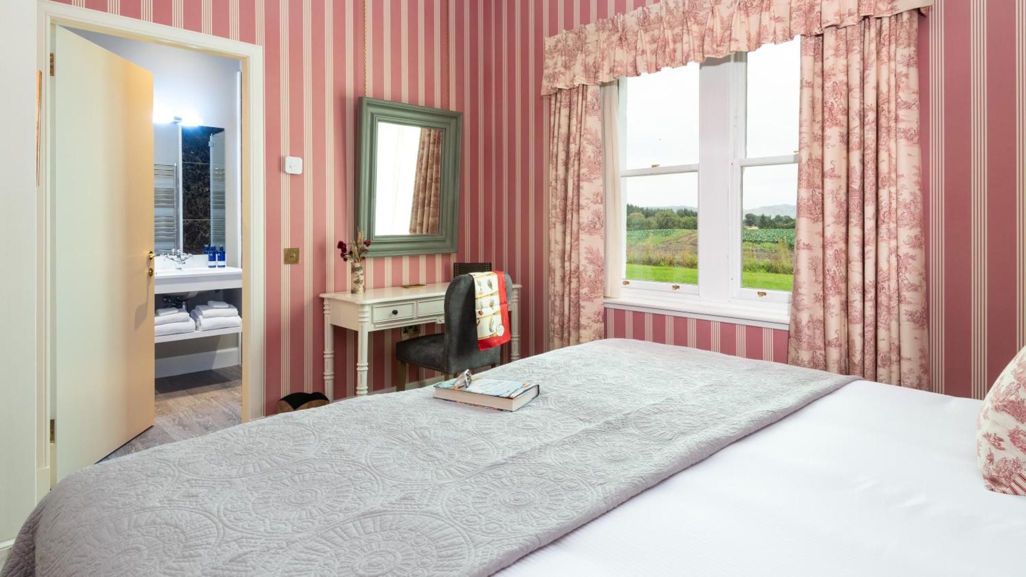 Meikleour Arms Hotel & Restaurant Bagian luar foto