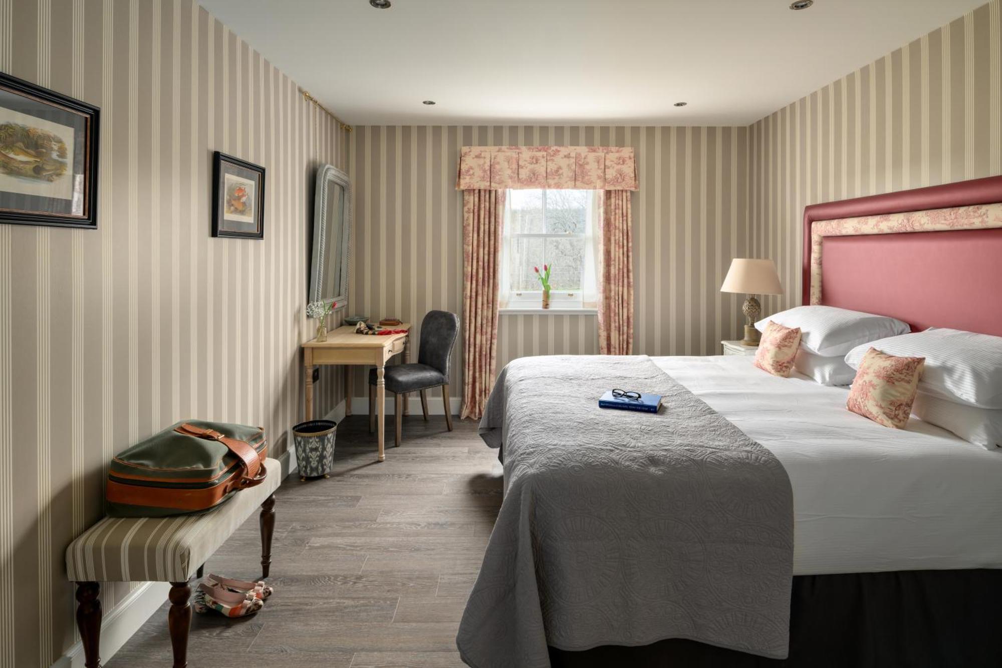 Meikleour Arms Hotel & Restaurant Bagian luar foto